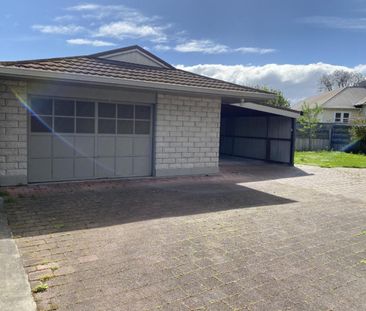 Family Home in Springlands - Photo 2