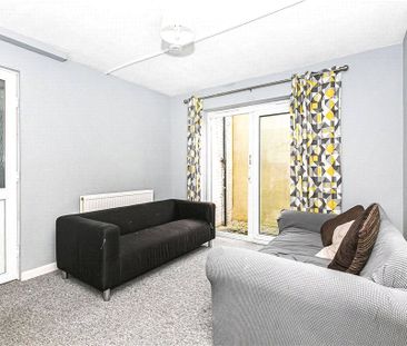 Beechtree Avenue, Englefield Green, Egham, Surrey, TW20 0SR - Photo 2