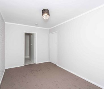 Freshly updated, in Vibrant Victoria Park - Photo 5