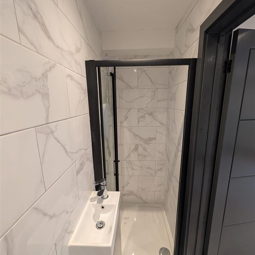 Court Mead, Northolt UB5, London - Photo 1