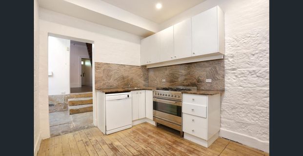 Charming terrace in prime location - Photo 1