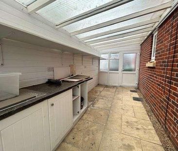 Desford Way, Ashford, TW15 - Photo 2