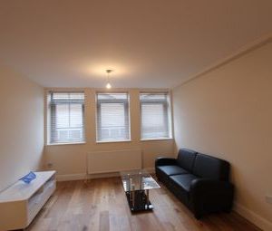 2 Bedrooms Flat to rent in Garth Road, Morden SM4 | £ 288 - Photo 1