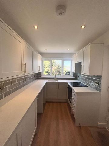 2 bedroom end of terrace house to rent - Photo 4