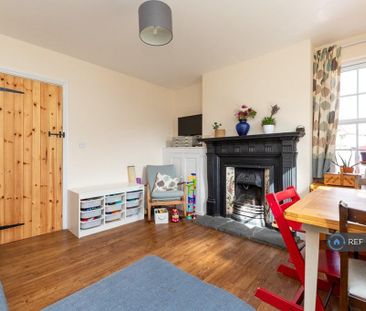 2 bedroom end of terrace house to rent - Photo 3
