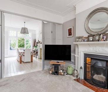 5 Bed Terraced House, Warner Road, N8 - Photo 2