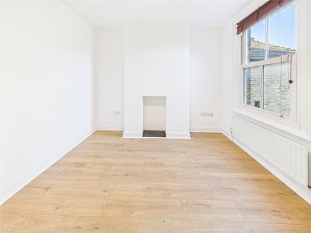 London Road, Twickenham, Twickenham, TW1 - Photo 2