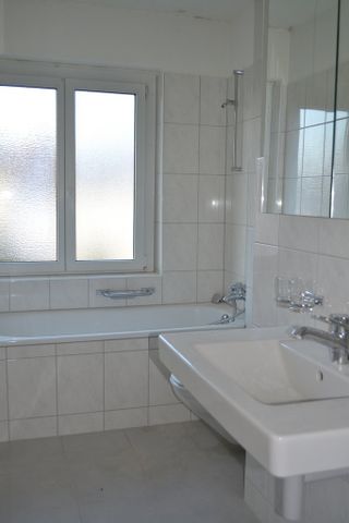 Zürich-Schwamendingen helle und schöne Wohnung befristet bis 30.09.27 - Photo 2