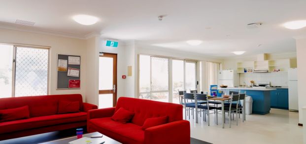 don watts house : 8 Bedroom Apartment - Photo 1