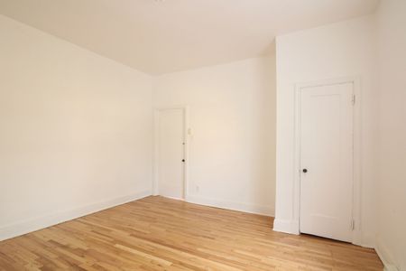 4890 Queen Mary Road - Photo 5