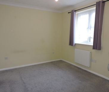 2 bedroom mid-terrace to rent Hudson Close, Eastbourne, East Sussex - Photo 6