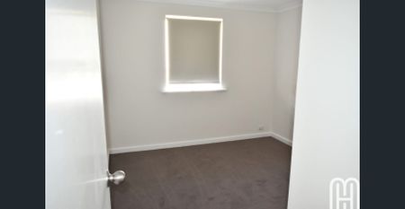 Beachside Townhouse – Don't Miss Out! - Photo 4