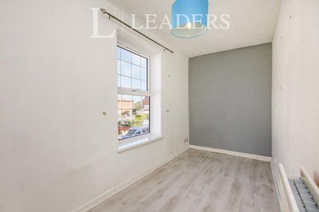 4 bedroom semi-detached house to rent - Photo 4