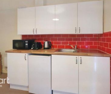 1 bedroom in a house share to rent - Photo 2