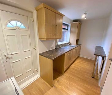2 bedroom semi-detached house to rent - Photo 4