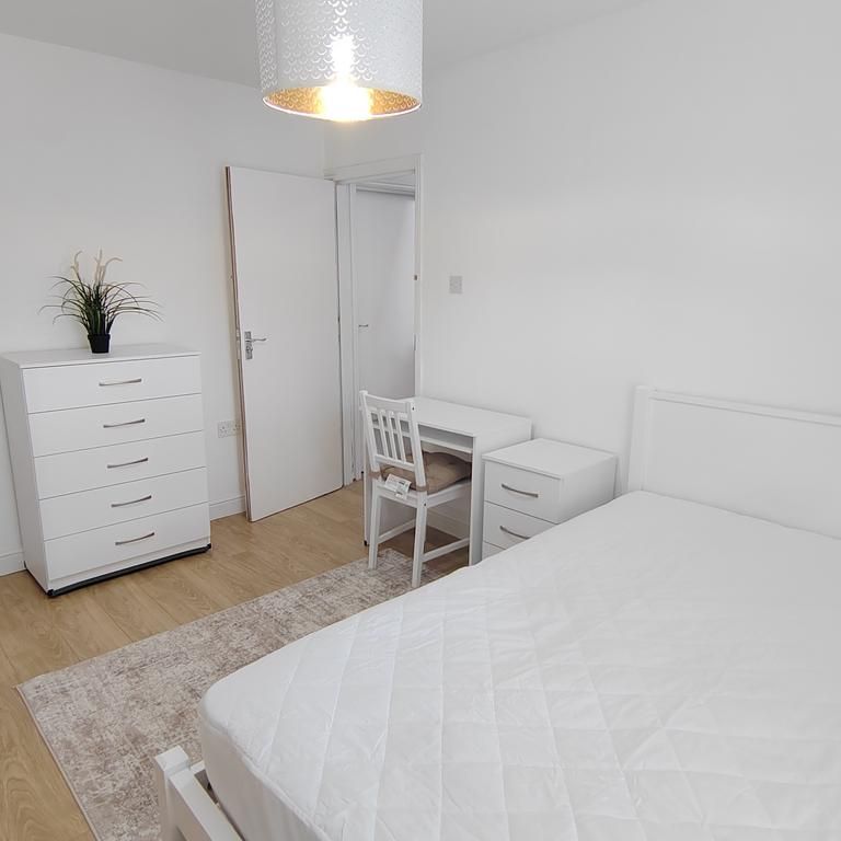 1 bedroom in a flat share to rent - Photo 1