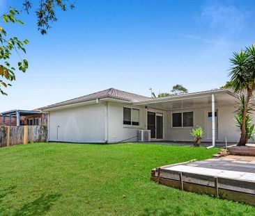 Spacious 4-Bedroom Home in Upper Coomera - Photo 2