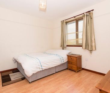 4 bedroom semi-detached house to rent - Photo 6