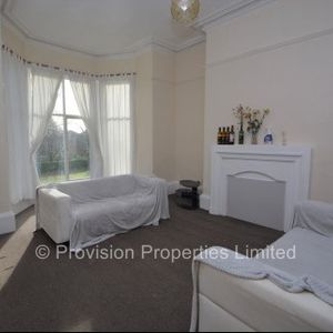 2 Bedroom Rentals Leeds - Photo 2