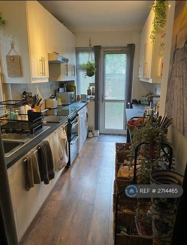 4 bedroom terraced house to rent - Photo 5