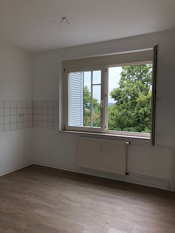 Schön geschnittene 2-Zimmerwohnung mit Balkon in Naumburg - Foto 4