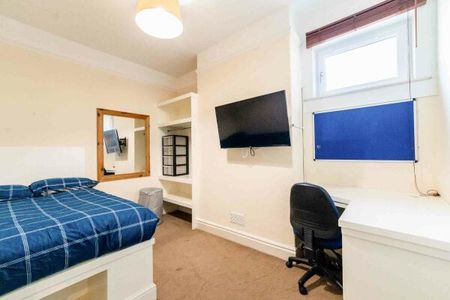 Room 2, 16 Claremont Terrace - Photo 3