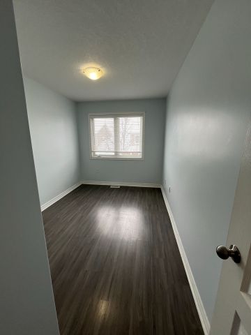 For Lease - 90 Sovereign's Gate Unit# 21, Barrie, Ontario - Photo 4