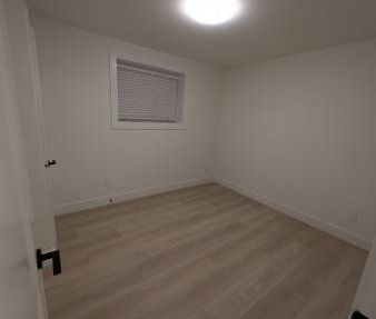 Private brand new 2 bedroom basement suite - Photo 3