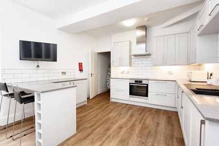 3 bedroom flat to rent - Photo 4