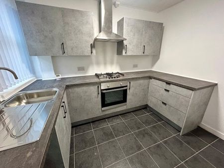 Esher Road, L6 - Photo 3