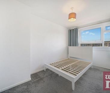 3 bedroom flat to rent - Photo 4