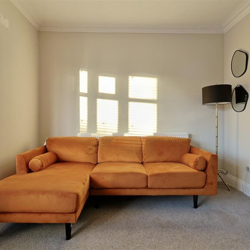2 bedroom Flat to rent in Ferndene Grove, High Heaton, Newcastle Upon Tyne - Photo 1