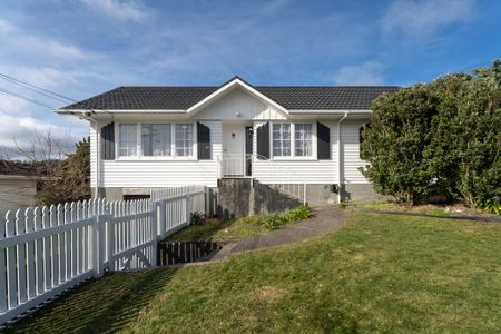 54 Mark Avenue, Paparangi - Photo 4