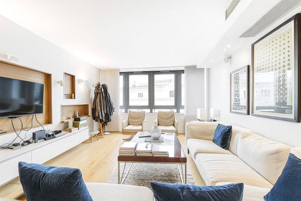 A bright fourth floor apartment with Balcony in Belgravia. - Photo 1