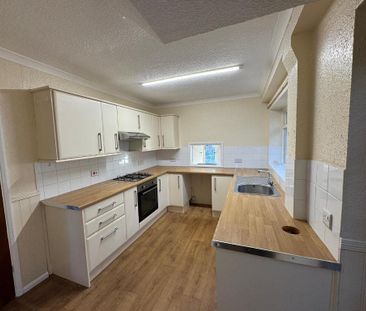 3 bedroom semi-detached house to rent - Photo 6