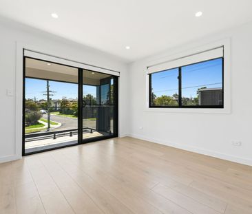 Near New 4 Bedroom Duplex - Photo 4