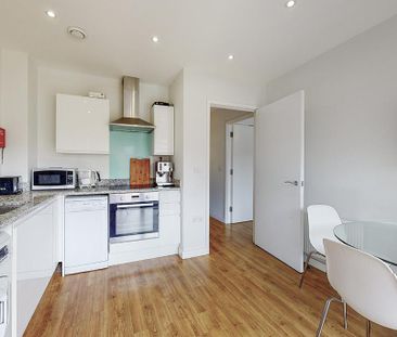 1 bedroom in a flat share to rent - Photo 6