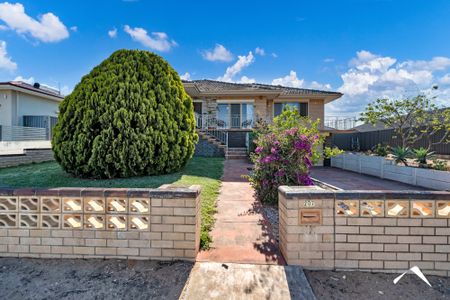 207 Hamilton Road, COOGEE WA 6166 - Photo 2