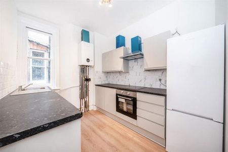 3 bedroom flat to rent - Photo 4