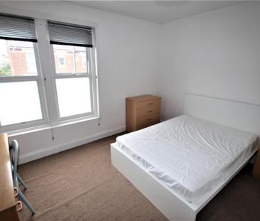 4 bedroom terraced house to rent - Photo 3