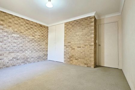 Comfortable Two-Bedroom Unit With A Courtyard - Photo 4