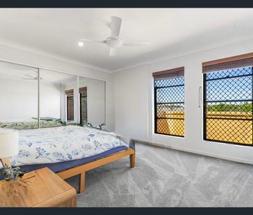 Family Home with Pool, Patio & Teen Retreat in Sought-After Arundel... - Photo 4