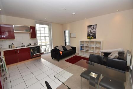 3 bedroom flat to rent - Photo 2