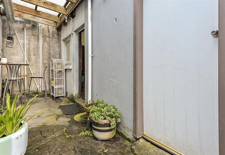 City fringe location - In the heart of Sandringham - Photo 3