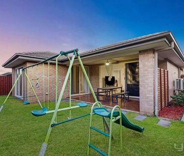 Luxury Family Living with heart! - Photo 3