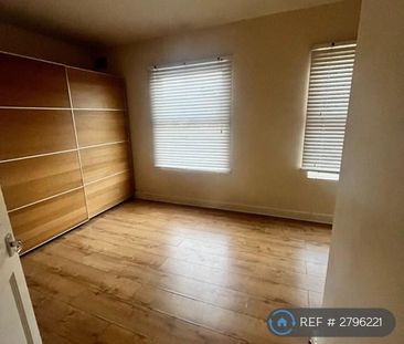 2 bedroom end of terrace house to rent - Photo 2
