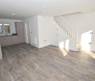 2 bedroom semi-detached house to rent - Photo 4