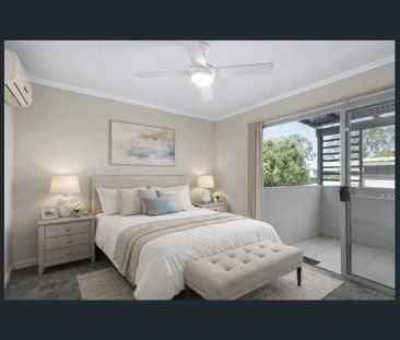 Stylish Townhome in Resort-Style Complex – Short-Term Lease to 10 D... - Photo 4