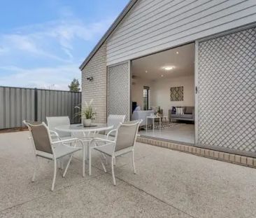 “Modern Family Living” - Photo 4