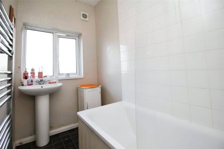 4 bedroom terraced house to rent - Photo 4